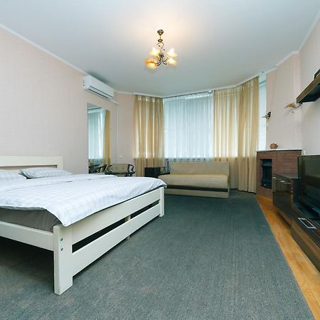Apartment Poznyaky-Bazhana Kiev Esterno foto