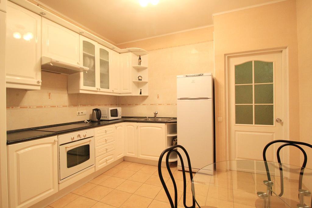 Apartment Poznyaky-Bazhana Kiev Esterno foto