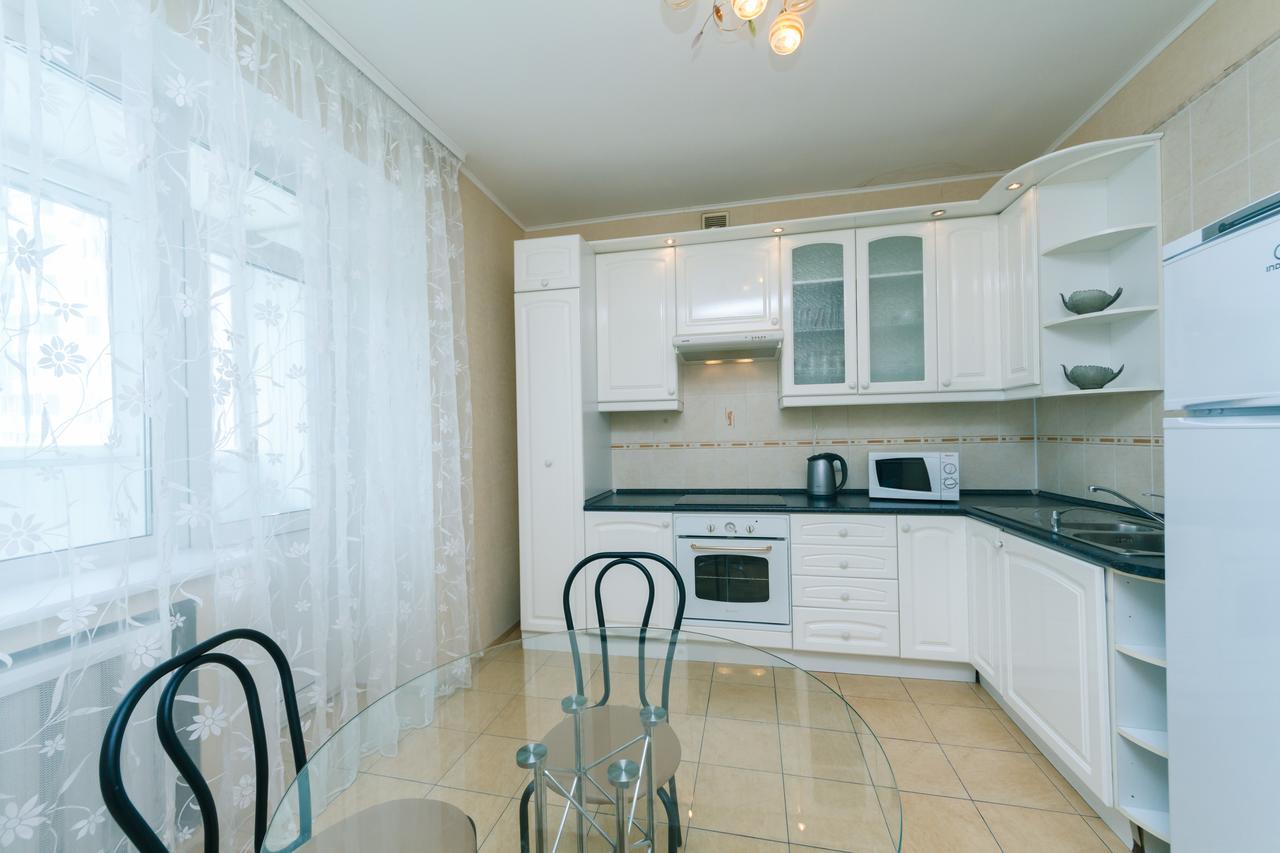 Apartment Poznyaky-Bazhana Kiev Esterno foto