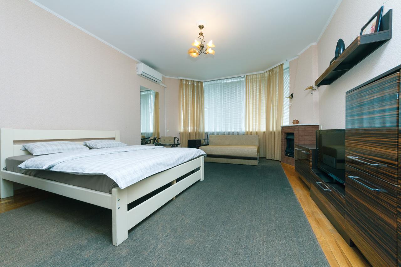 Apartment Poznyaky-Bazhana Kiev Esterno foto